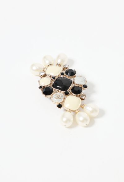 Chanel Paris-Moscow Pearl 'CC' Brooch - 1 Chanel Paris-Moscow Pearl 'CC' Brooch - 1