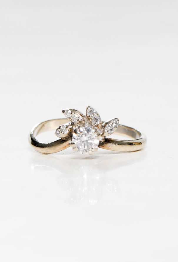 Vintage Fine Jewelry 18k White Gold and Diamond Flower Ring - 1