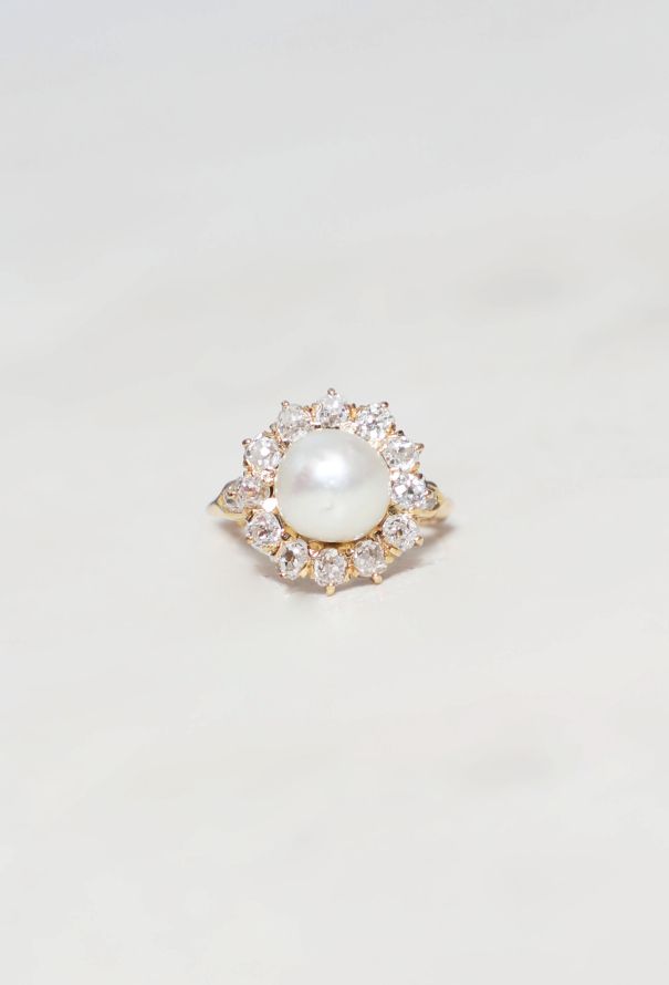 Vintage Fine Jewelry Antique 18k Gold, Fine Pearl & Diamond Daisy Ring - 2 Vintage Fine Jewelry Antique 18k Gold, Fine Pearl & Diamond Daisy Ring - 2